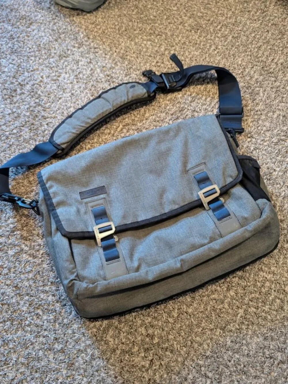 Timbuk 2 messenger bag